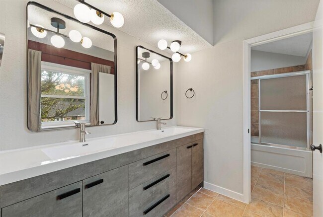 Building Photo - 25510 Chapel Ridge Ln