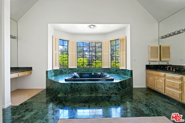 Building Photo - 10134 Baywood Ct