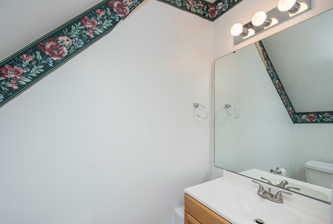 Building Photo - 20 Cheltenham Dr