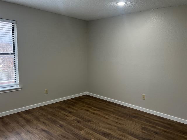 Building Photo - 786 Eiffel Dr