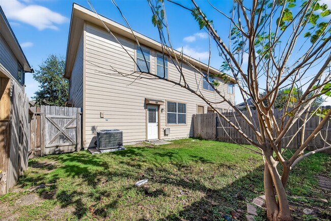 Building Photo - 3218 Pearl Bluff Ln