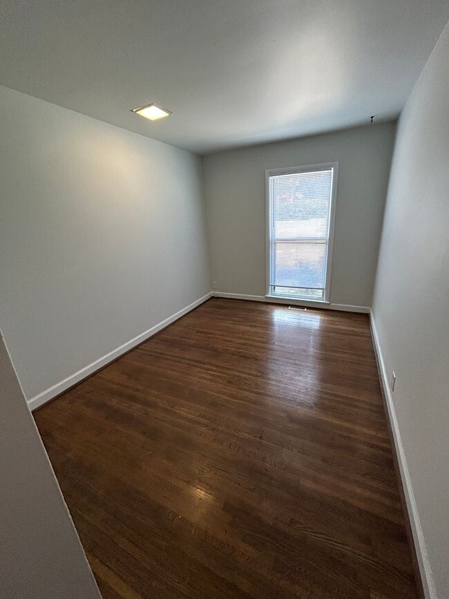 Building Photo - 246 White Bridge Pike