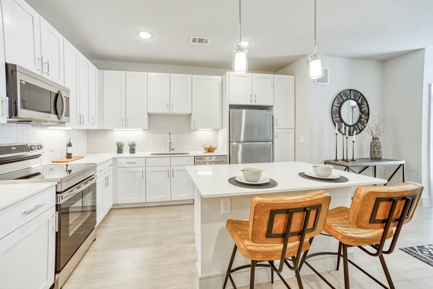 105 - Dakota at Shepherd