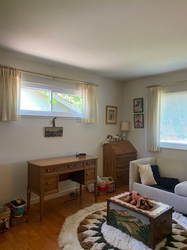 Building Photo - 6836 Oakmont Dr