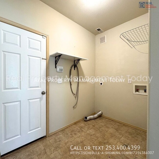 Building Photo - 15117 67th Ave E