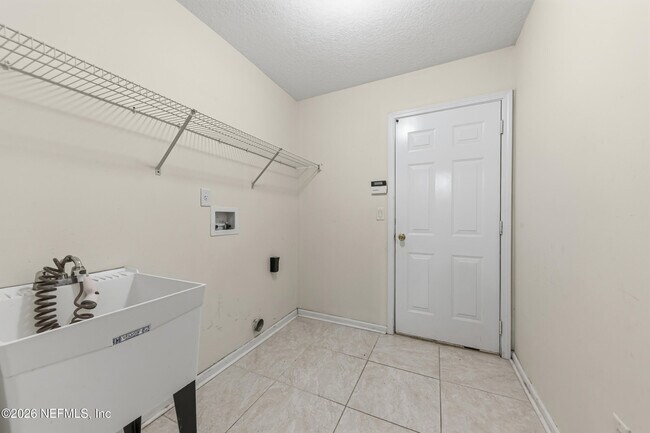 Building Photo - 593 Grand Parke Dr