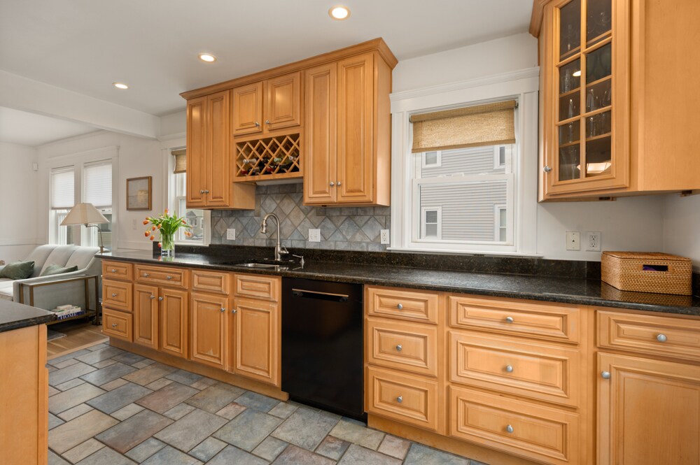 Building Photo - 37 Everett St