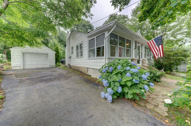 Building Photo - 285 Deepwood Dr