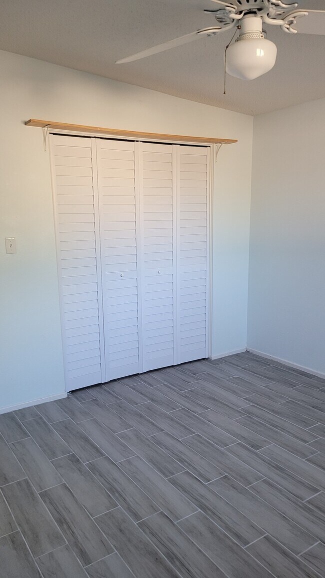 Building Photo - Freshly painted 3/2 house for rent near Cactus and SR51-MM