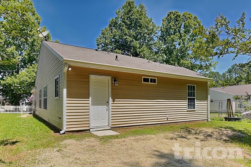 Building Photo - 2856 Oasis Ln