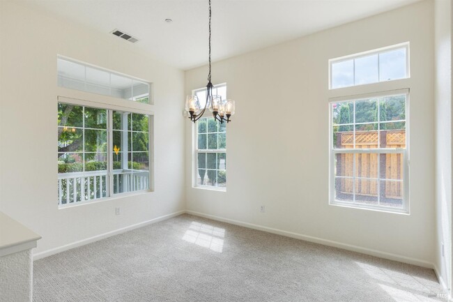 Building Photo - 201 Spur Ridge Ln