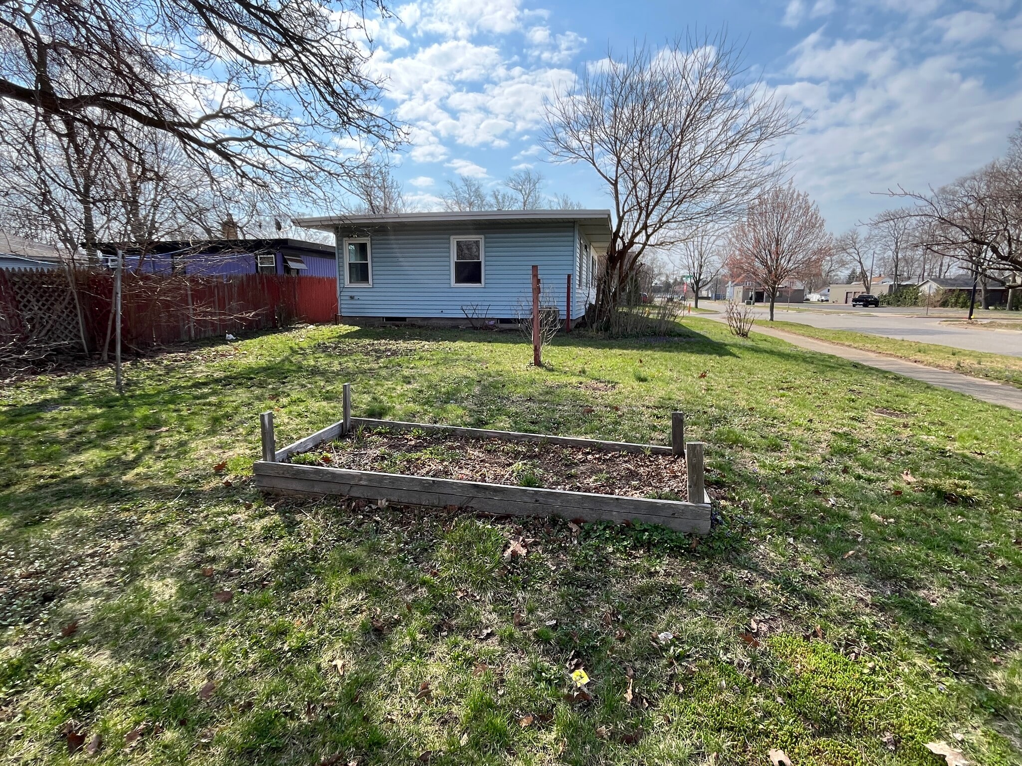 Building Photo - 393 W 20th St