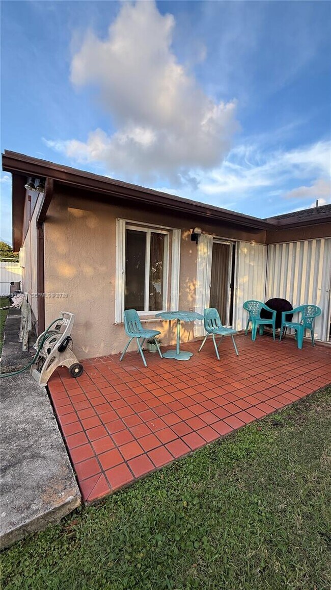 Building Photo - 4540 SW 133rd Ave