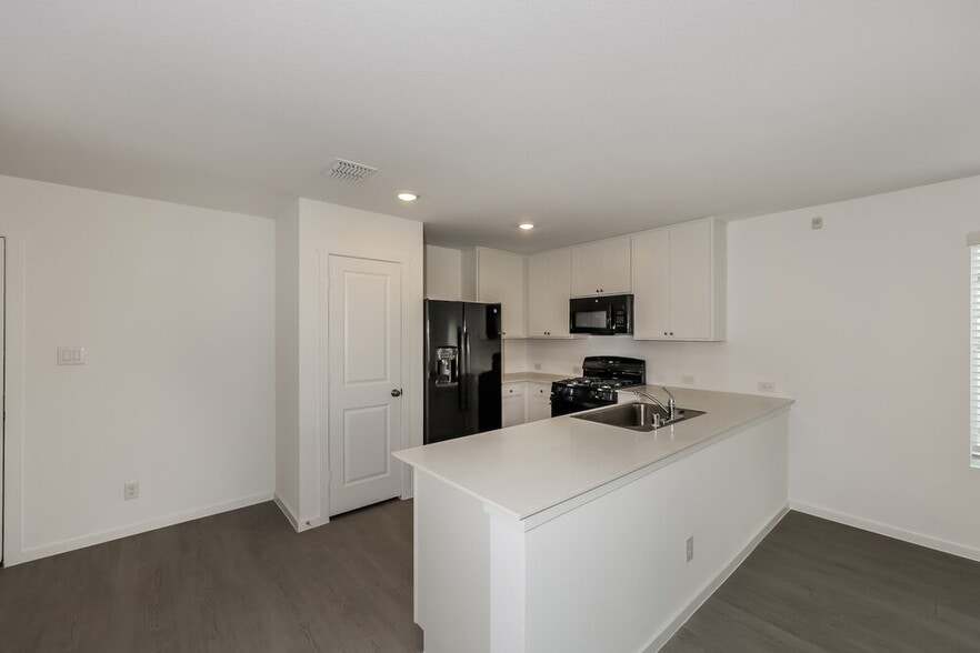 Building Photo - 1426 Merlin Blf St