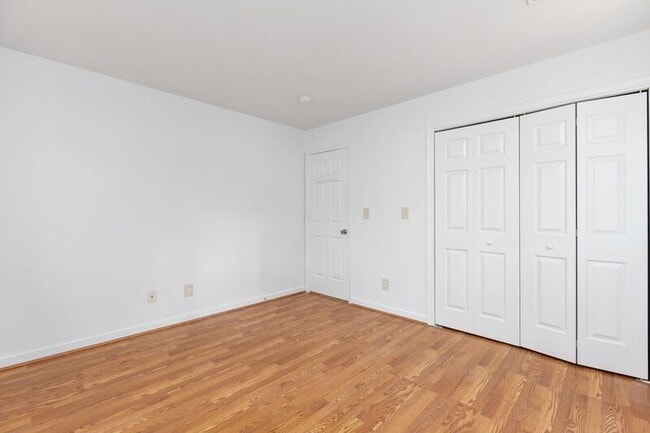 Building Photo - 1017 John Paul Jones Dr