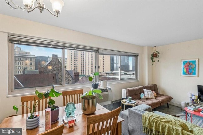 Building Photo - 2101 Chestnut St