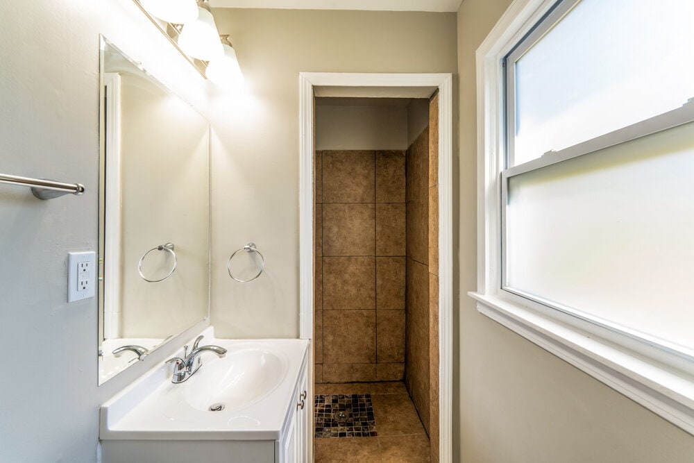 Building Photo - 629 16th Terrace Cir NW