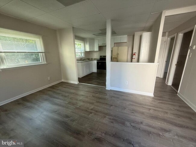 Building Photo - 11 Delsea Dr S