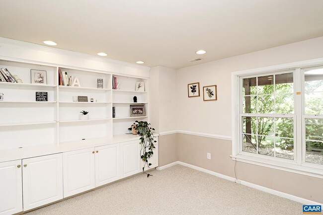 Building Photo - 2371 N Chesterfield Ct