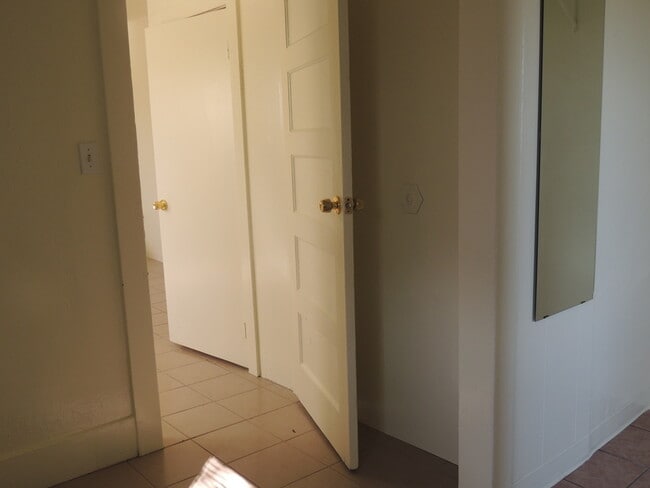 Building Photo - 532 21st St