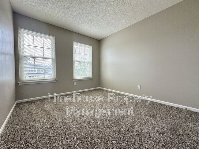 Building Photo - 5652 Glen View Dr