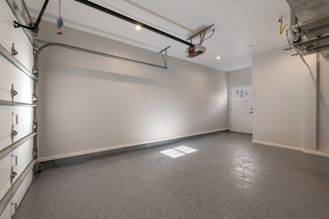 Building Photo - Three bedroom, Two bath, Single level home.