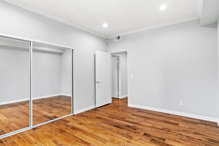 Building Photo - 14630 Dickens St