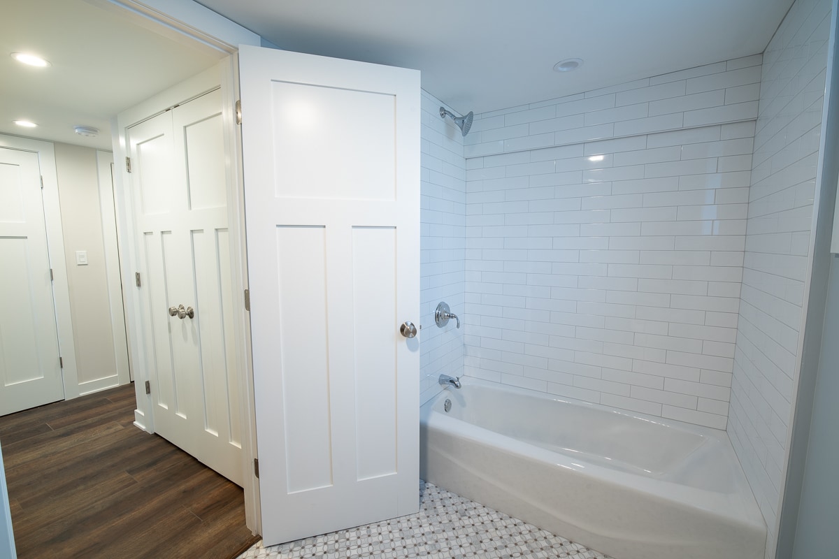 Building Photo - 1900 W Foster Ave