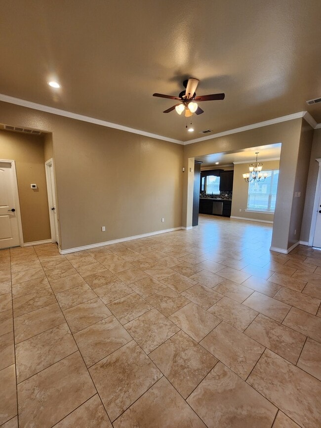 Building Photo - 3 bed 2 bath home