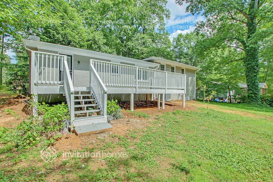 Building Photo - 5747 Woodland Dr