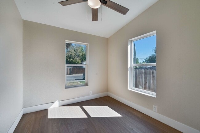 Building Photo - Rare Opportunity to Rent Main House and Detached ADU in Sacramento!