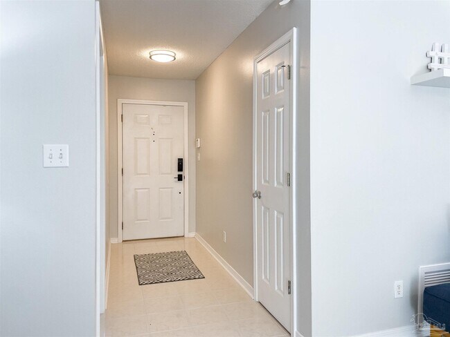 Building Photo - 852 Ladner Dr