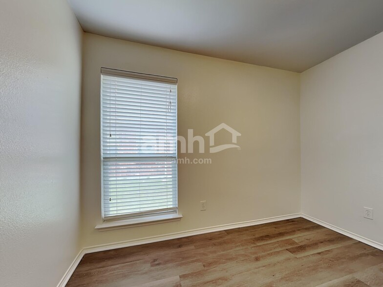 Building Photo - 617 Chestnut Ct