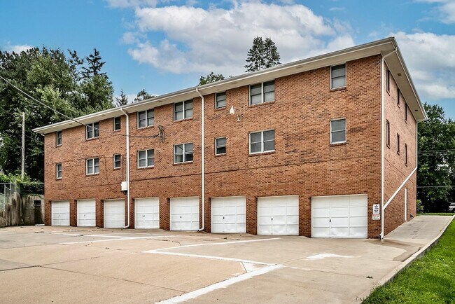 Building Photo - Spacious 2-Bed and 1-Bath Apartment!