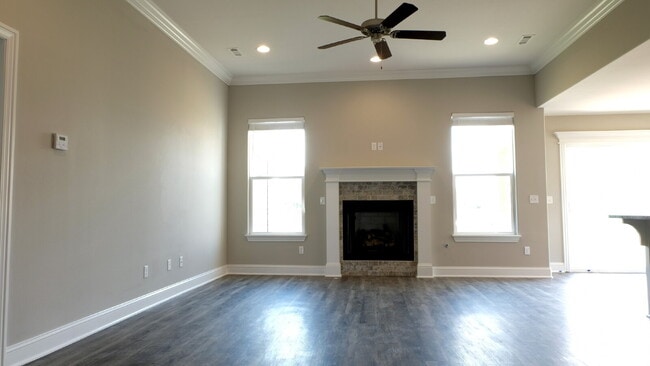 Building Photo - 1/2 off first month rent!  Three Bedroom Two Bath - Now $1,799 a month!
