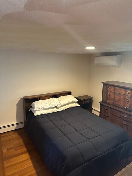 Bedroom - 22 Crestwood Rd