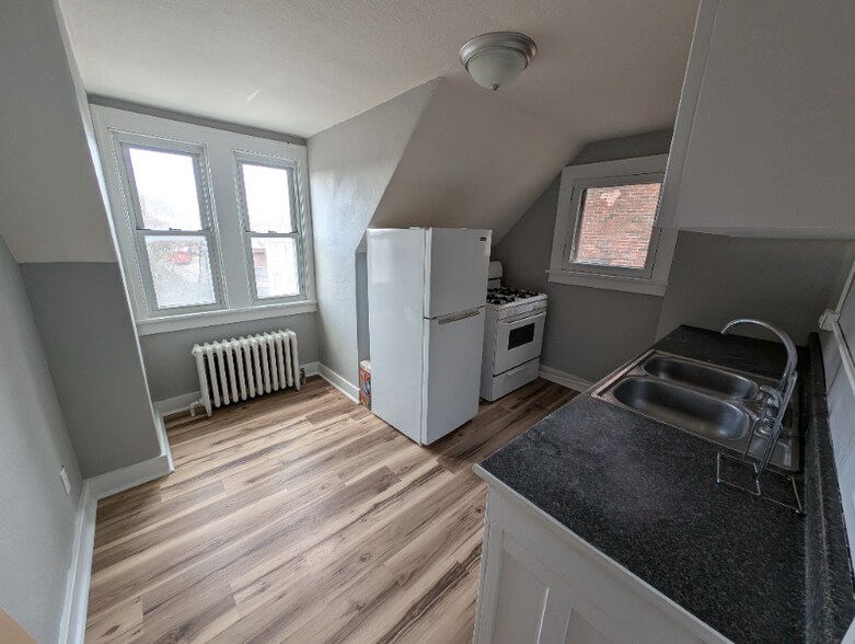 Building Photo - 13 W Bellecrest Ave