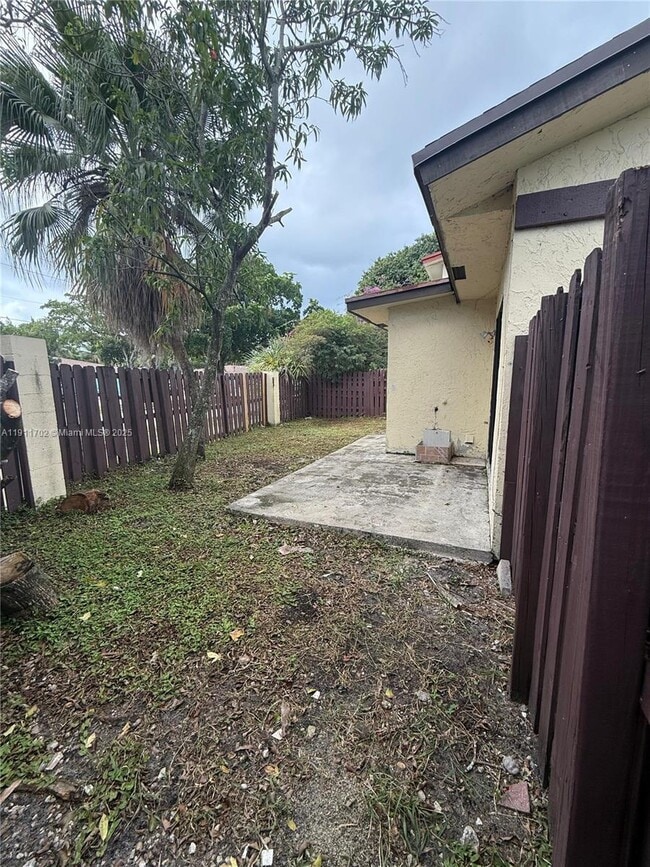 Building Photo - 6200 NW 26th Ct