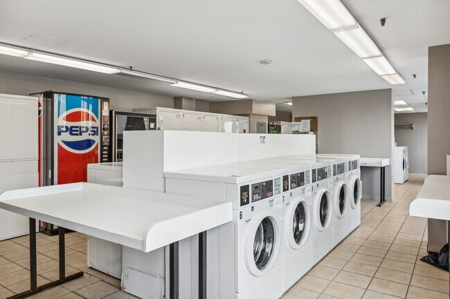 Building Photo - 1122 N Clark St