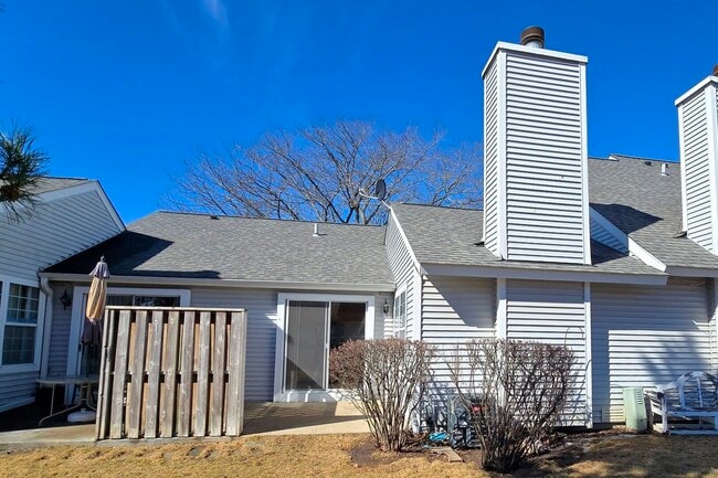 Building Photo - 903 Bidwell Dr