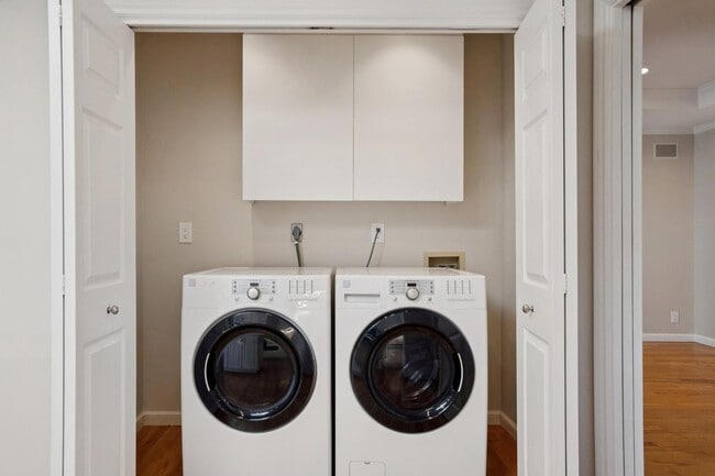 Building Photo - Spacious Home with Detached 1 bed 1 bath ADU in Los Altos!