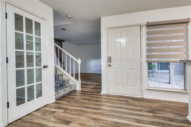 Building Photo - 1410 Meadowood Village Dr