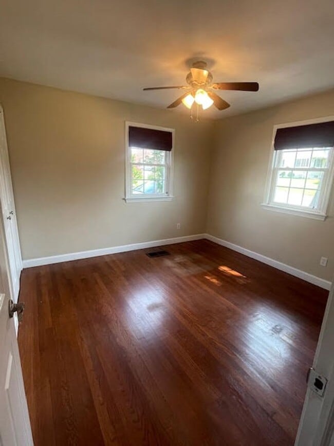 Building Photo - Three Bed Room Two Bath Single-Family Home