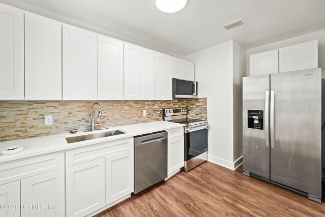 Building Photo - 569 W 49th St