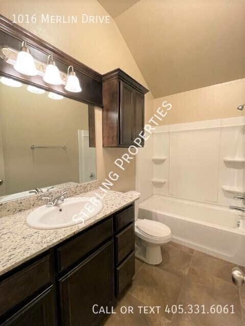 Building Photo - 1016 Merlin Dr