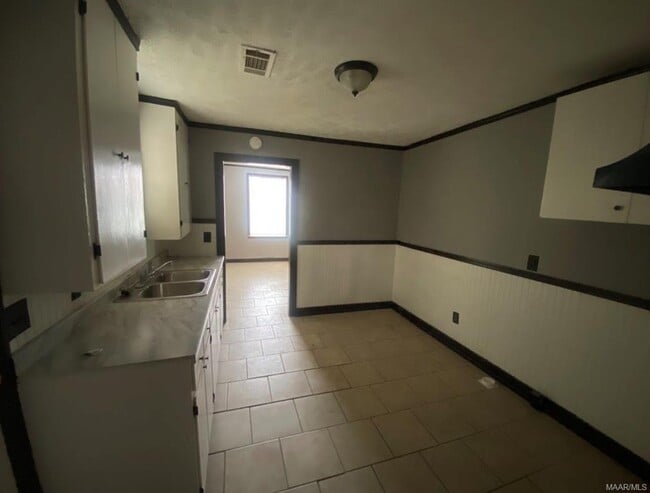 Building Photo - 3577 Whiting Ave