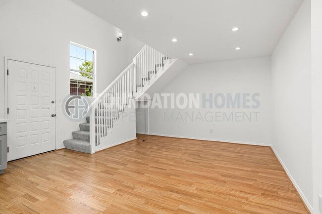 Building Photo - Bright & Modern 3BD in Gerstle Park - FOUNDATION