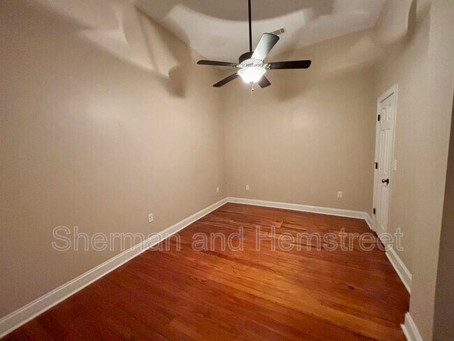 Building Photo - 1204 Broad St