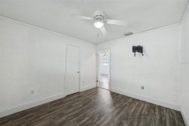 Building Photo - 503 Holt Cir