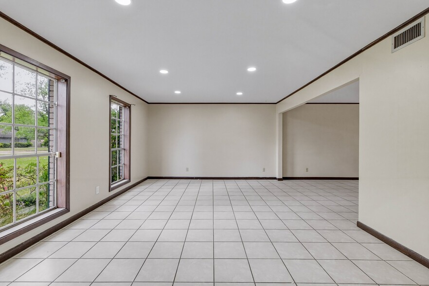 Building Photo - 103 Pecan Bayou Dr